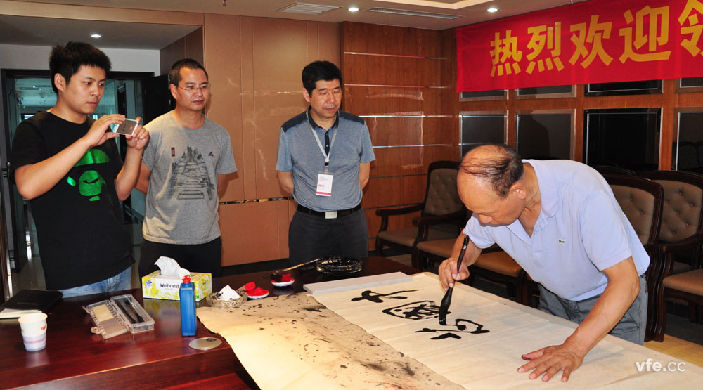 國防科大原電子科學(xué)與工程學(xué)院政委 為“中國芯，銀河夢”題詞